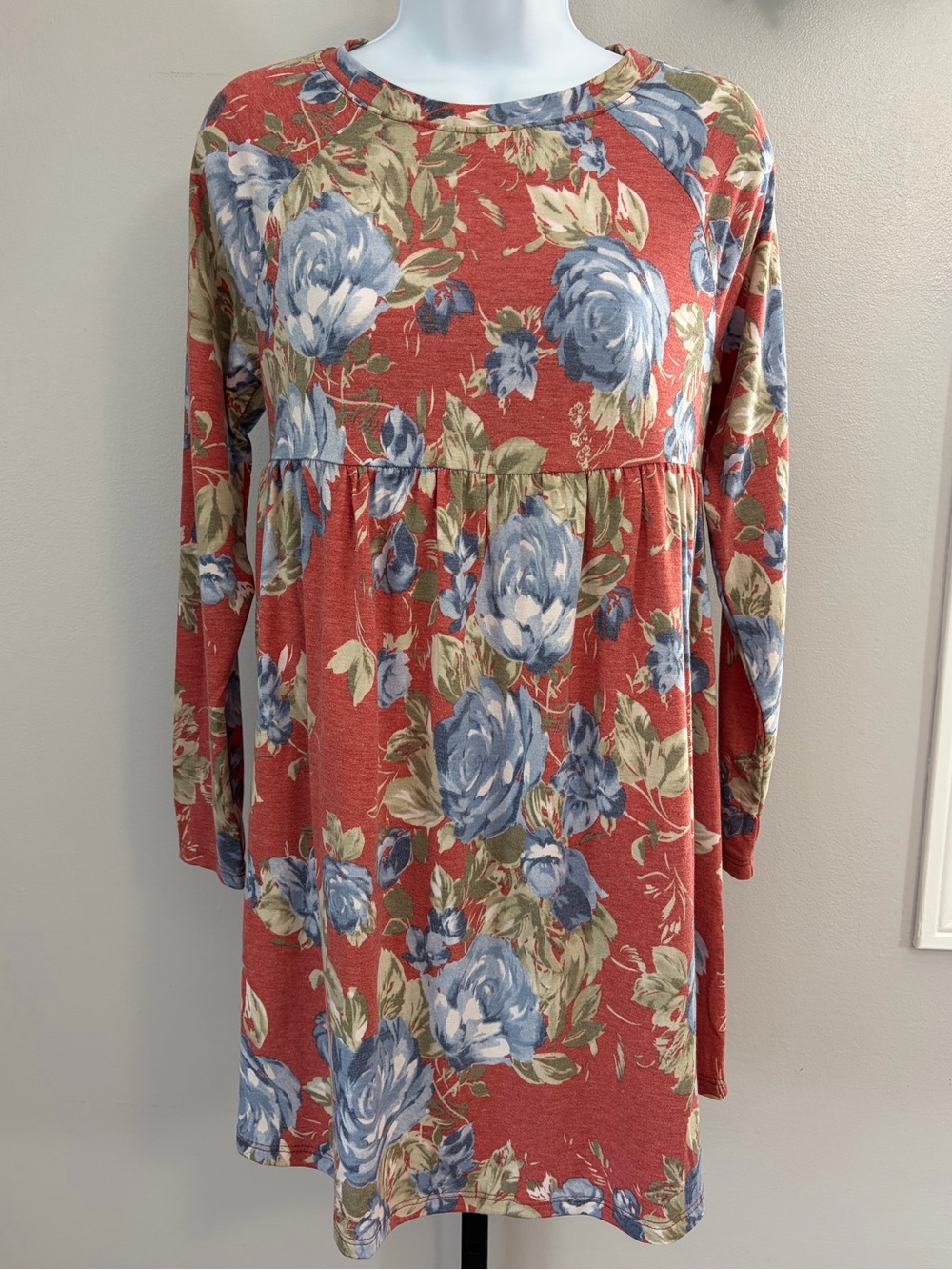 NWOT Emerald Long Sleeve Floral Babydoll  Tunic - Red and Blue